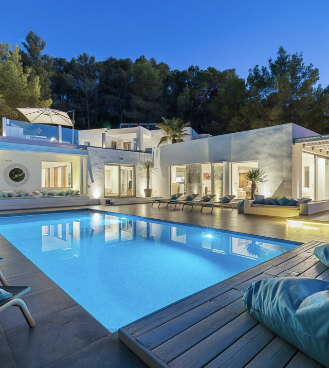 Resa Estates Ivy Cala Tarida Ibiza  luxe woning villa for rent te huur house night.png